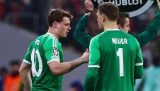 Шамар за Байерн: Нойер няма да играе срещу Интер