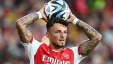 Нови проблеми за Арсенал. Защитник легна под ножа