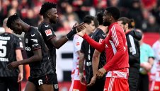 Унион се спъна в Байер, третото място "виси"