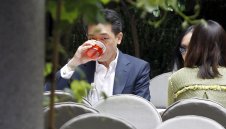 Мистър Бий завършва сделката за Милан