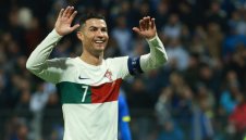 Роналдо с още два гола, Португалия помете Босна с 5:0