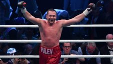 Джошуа е съмнителен боксьор, Кобрата ще го нокаутира 