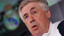 Карлето го играе философ преди важното дерби