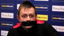 Една от звездите в снукъра на война с шефа на федерацията