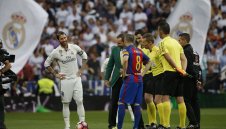 В Испания: Барса е брутално ощетен, Реал взима съдийска титла