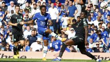 Стърлинг избухна и 10 от Челси сразиха Лестър