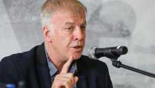 Съдбоносна среща в Левски: Шефовете на "сините" и спонсора имат огромни различия