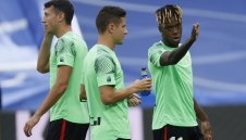 Барса ухажва тъмнокож баск