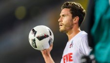 Заради "козел" на промоция: Дортмунд и Юве се молят Кьолн да изпадне