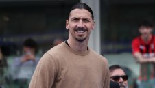 Швеция почита Ибра с контрола срещу Сърбия