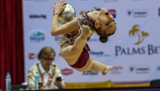 Прекрасна! Никол Тодорова прави фурор в Атина