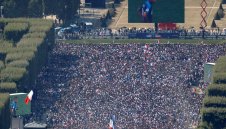 Страховита еуфория завладя Париж, улиците са пълни с фенове + ВИДЕО