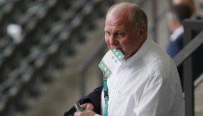 Хьонес към Алаба: Ще тръгнеш надолу, ако напуснеш Байерн