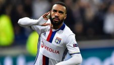 Атлетико сменя Гризман с Лаказет