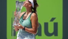 №6 в тениса мистериозно бременна