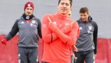 Левандовски дава акъл на Карлето: Пускай Мюлер зад мен