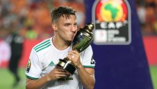 Бенасер пристигна за прегледи в Милан, на часове е от подпис с "росонерите"