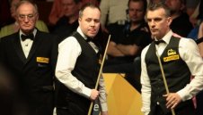 Джон Хигинс изплези език в първата сесия