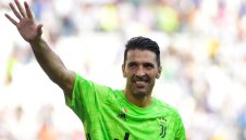 Юве може да предложи нов договор на легендата Буфон