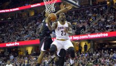 Кливланд се реваншира на феновете си с победа срещу Клипърс