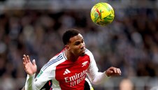 Важен защитник преподписа с Артилеристите