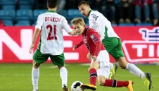 Кой съсипа футболните "лъвове" на България?