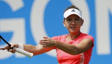 Халеп яде здрав пердах в Бирмингам