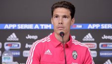 Ернанес омаловажи нападките към Юве