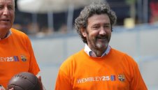 Удар! Световна легенда поема Славия