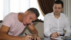 Левски чака отговор от холандец