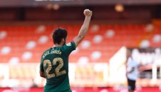 И с новия треньор Валенсия пак загуби