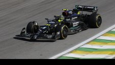 Босът на Мерцедес се извини на Хамилтън и Ръсел