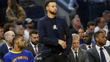 Стеф Къри ще е аут още поне месец