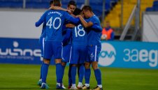 Левски "върза" звездите си за продан със заплати