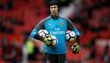 Рома се прицели в Петер Чех за наследник на Алисон