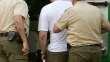 Полицията в Кьолн арестува 50 пияни хулигани