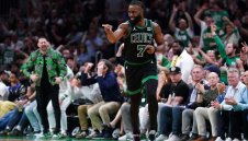 Браун избухна с 40, а Бостън отново удари Индиана