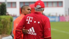 Дъглас Коста поднови тренировки