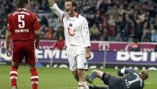 Срам! Байерн М губи от последния у дома
