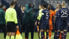 Скандалът се разраства! В Румъния твърдят, че ги обиждали на "цигани"