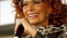 София Лорен ще прави стриптийз ако Наполи спечели промоция
