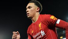 Секси бекът на Ливърпул играе шах, копира Мбапе и сбъдва мечтите си