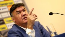 УЕФА предупреди БФС за оставката на Боби Михайлов