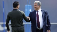 Лапорта вдига лудо парти, след като получи "да" от Шави