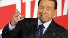 Берлускони се изнерви, иска смени на момента