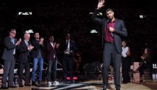 Сан Антонио почете Тим Дънкан с нова победа