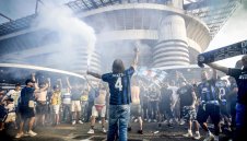 "Сан Сиро" е най-посетен в Европа, Манчестър Юн остава с най-много публика