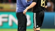 Кроос или Троховски замества Мюлер