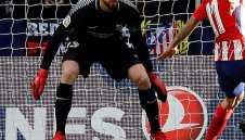 Облак надвисва над Чех в Лондон