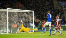 Доиграват сезона във Висшата лига, но без публика